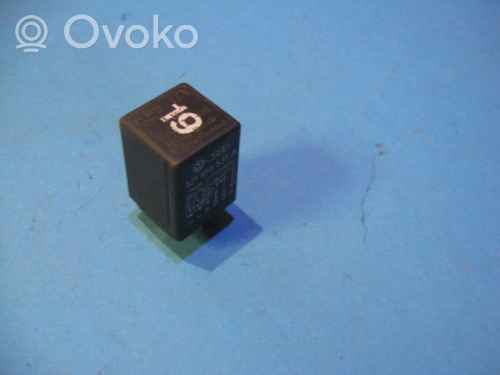 Volkswagen Golf II Window wiper interval relay 321955531A