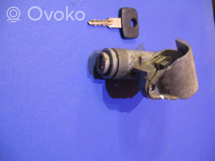 Opel Rekord E2 Užvedimo spynelė 90069215