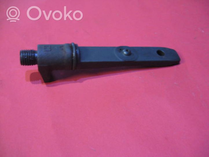 Opel Zafira A Fuel Injector clamp holder 095158400