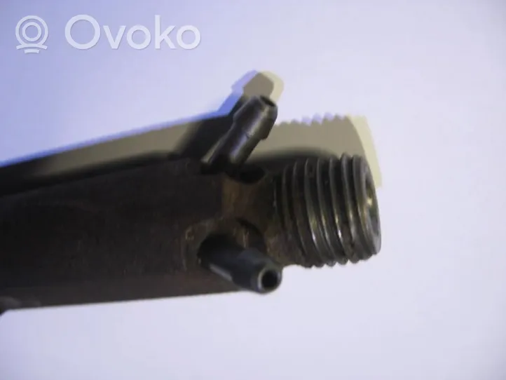 Volkswagen Golf III Injecteur de carburant 028130201T