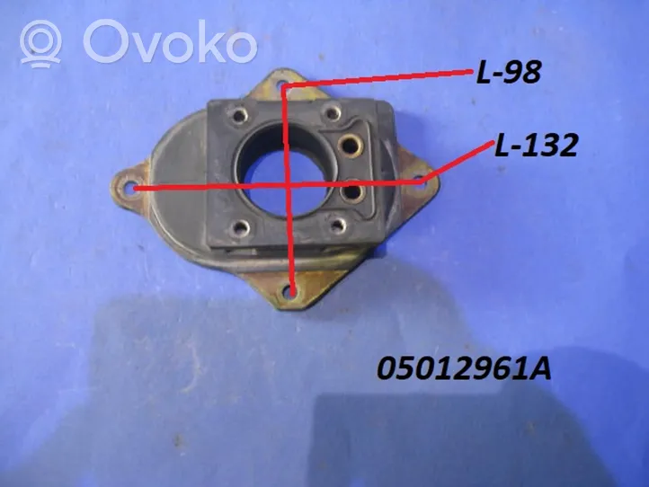 Volkswagen Golf II Support carburateur / injection monopoint 05012961A