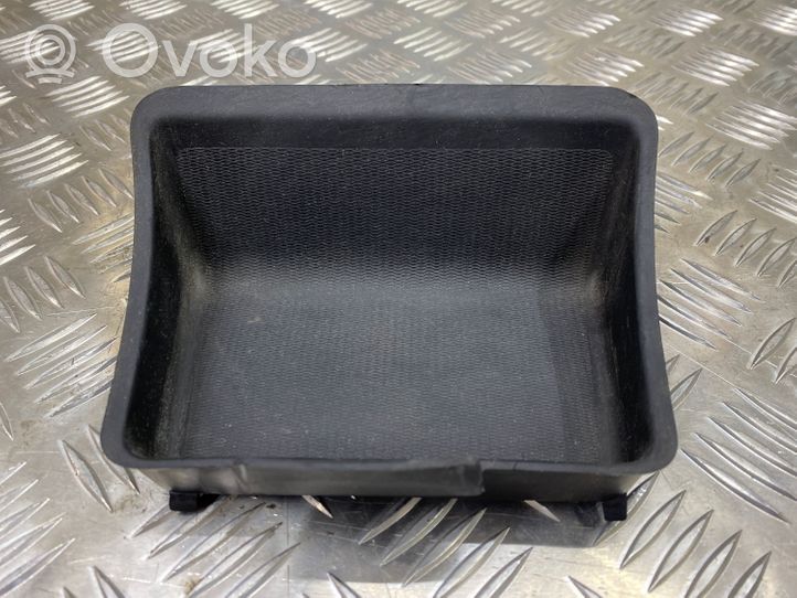 Volvo V40 Panelės stalčiuko/lentinėlės paklotėlis 01302313