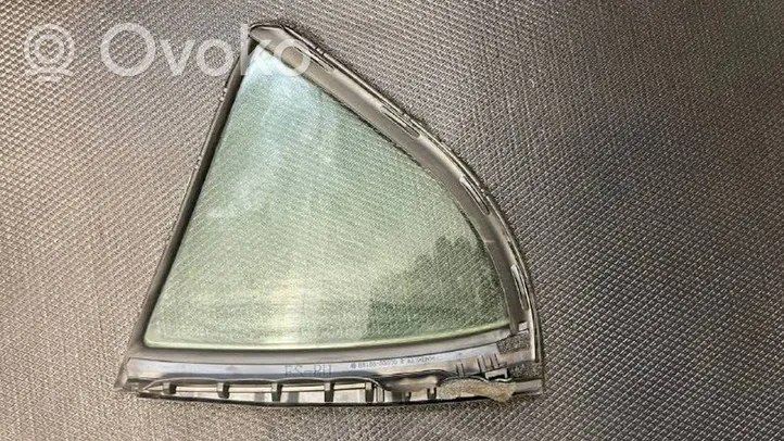 Lexus ES 300h Ventanilla de ventilación de la puerta trasera 6818833070