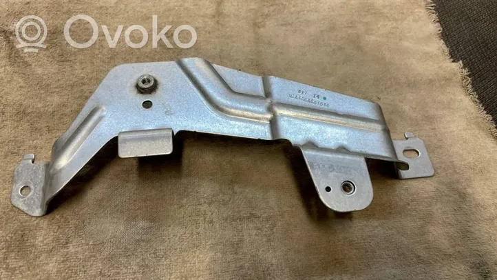 Mercedes-Benz ML W166 Kita variklio skyriaus detalė A1668601014