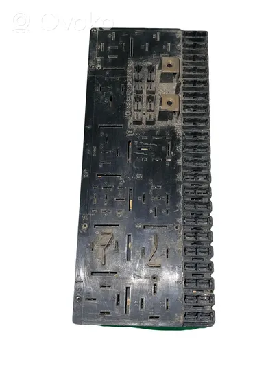 Audi 80 90 B3 Module de fusibles 443941822