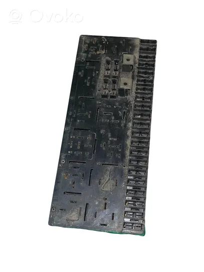 Audi 80 90 B3 Module de fusibles 443941822