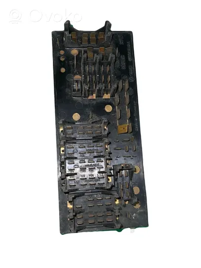 Audi 100 200 5000 C3 Module de fusibles 443941822A