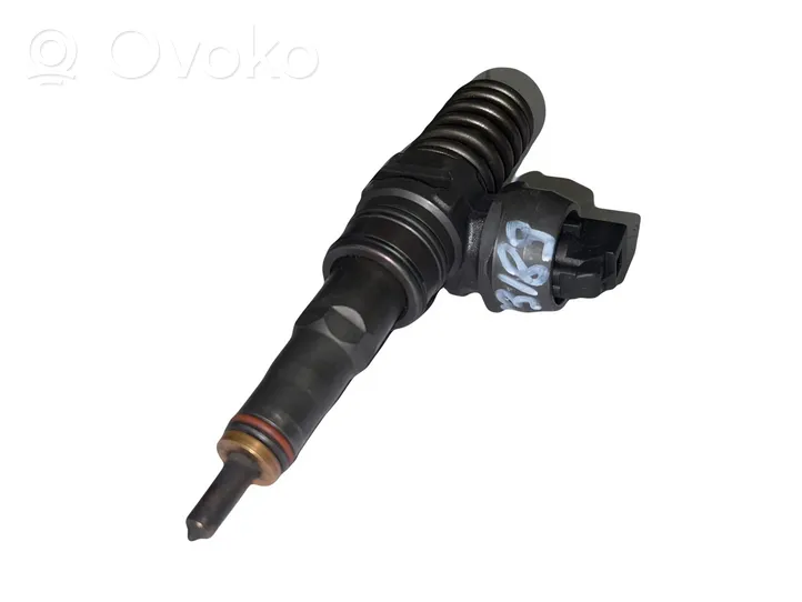 Volkswagen Golf V Injecteur de carburant 038130073AG