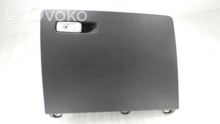 Audi Q3 8U Panelės stalčiuko/lentinėlės paklotėlis 