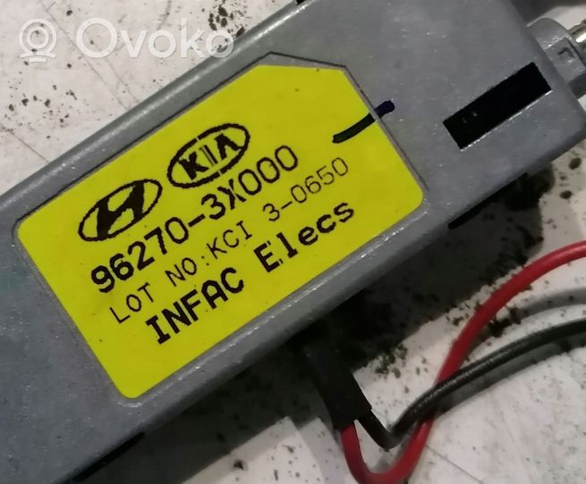 Hyundai Elantra Antenos stiprintuvas 962703X000