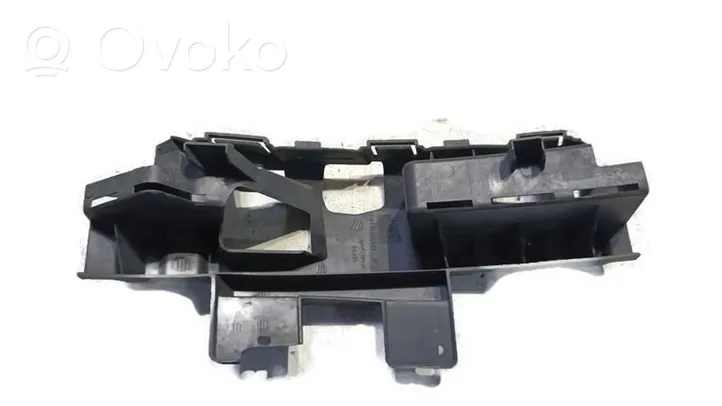 Ford C-MAX I Soporte del parachoques delantero 3M5117E857AF