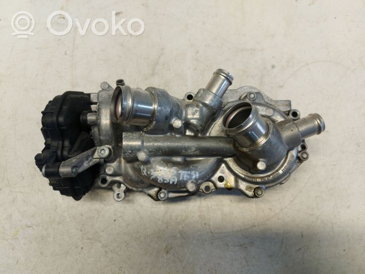 Audi Q3 F3 Vesipumppu 05E121117K