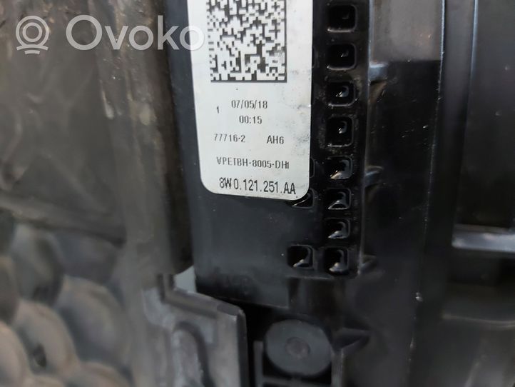 Audi A8 S8 D5 Jäähdyttimen kehyksen suojapaneeli 4M0816411B