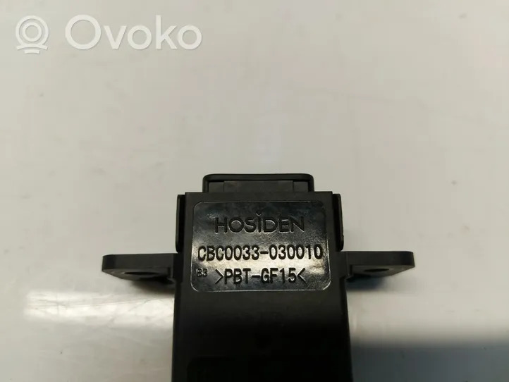 Nissan Juke II F16 USB-pistokeliitin CBC0033-030010