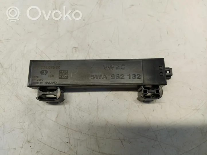 Audi A3 8Y Antena wewnętrzna 5WA962132