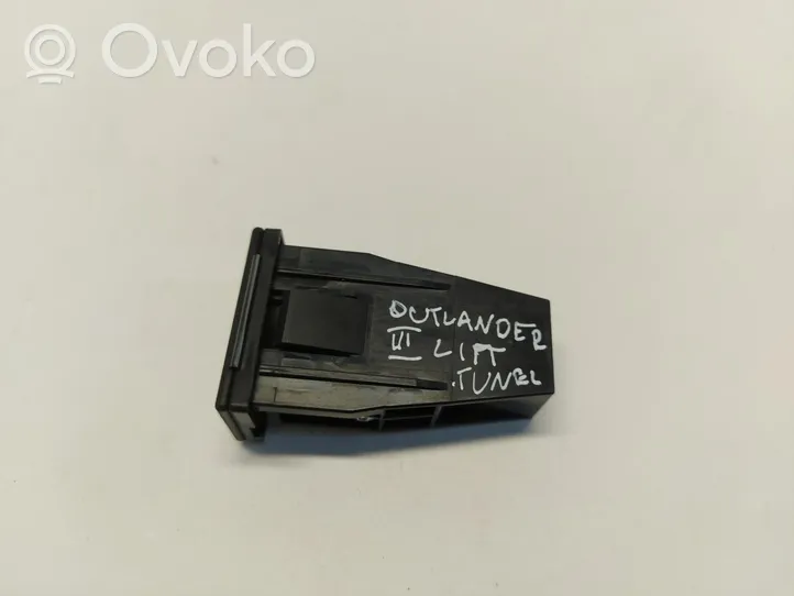 Mitsubishi Outlander USB jungtis 