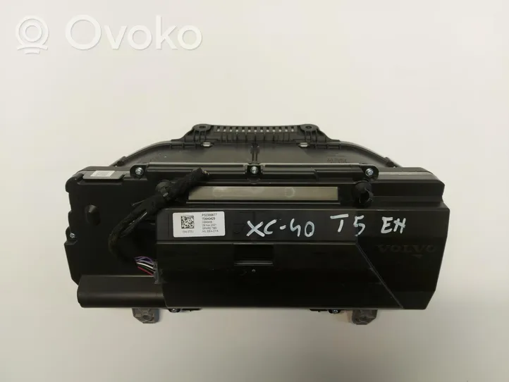 Volvo XC40 Licznik / Prędkościomierz 32356877