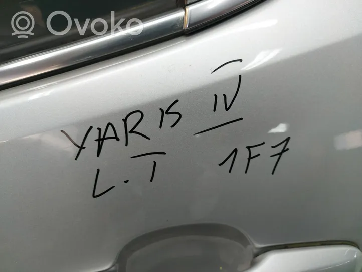 Toyota Yaris XP210 Aizmugurējās durvis 