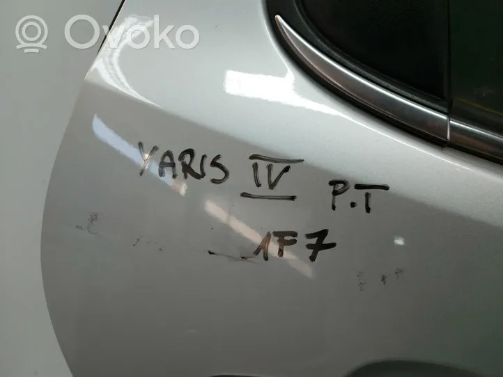 Toyota Yaris XP210 Aizmugurējās durvis 