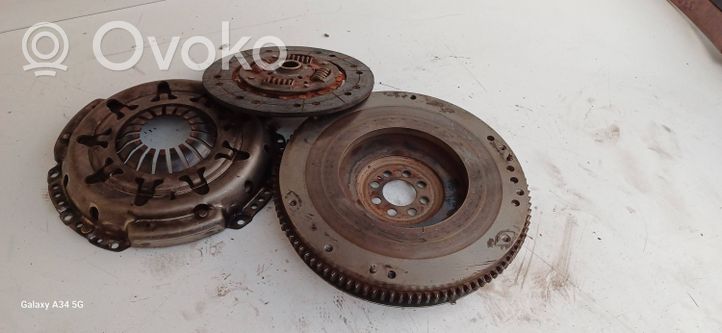 Nissan Almera Tino Kit d'embrayage 30100BN300