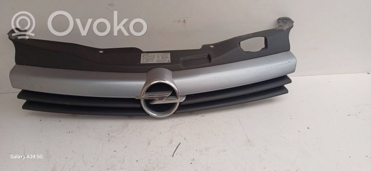 Opel Astra H Grille calandre supérieure de pare-chocs avant 13135487