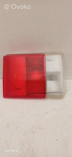 Audi 80 90 B3 Lampy tylnej klapy bagażnika 893945093