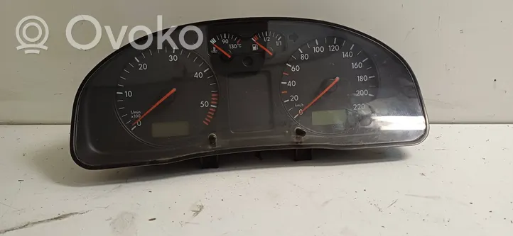 Volkswagen PASSAT B5 Compteur de vitesse tableau de bord 3B0919881N