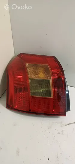 Toyota Corolla E120 E130 Lampa tylna E110459