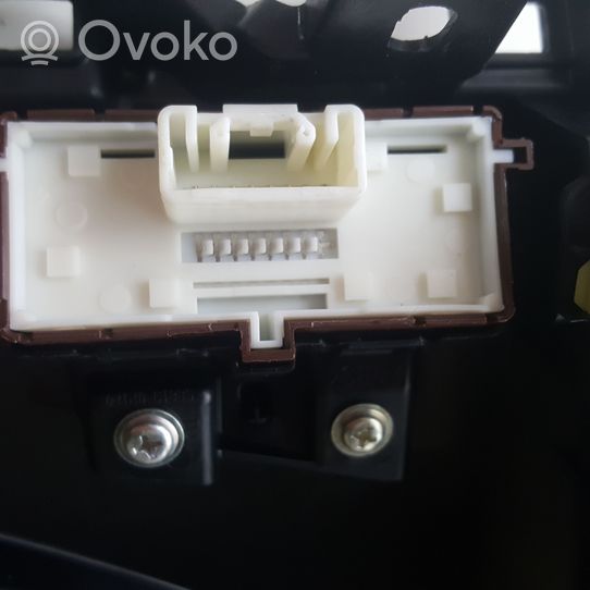 Toyota Auris E180 Ramka drążka zmiany biegów 5883402050