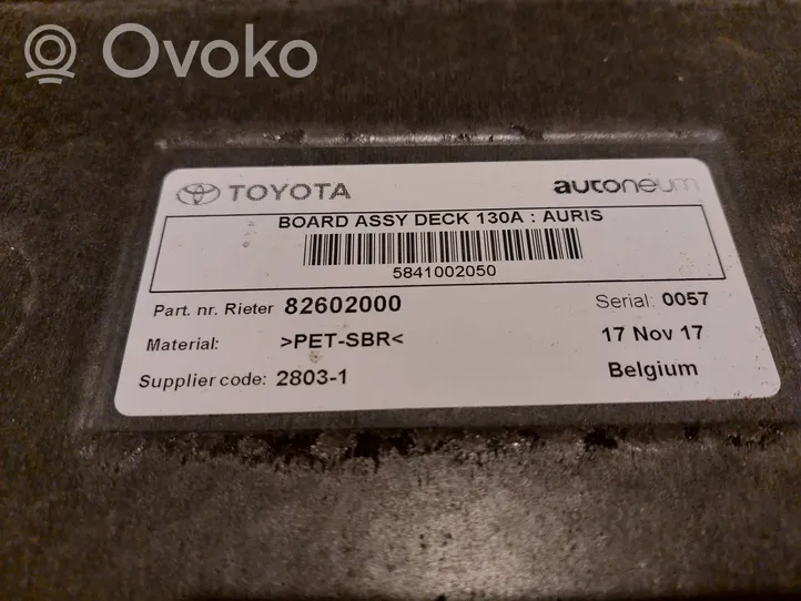 Toyota Auris E180 Tavaratilan pohjan paneeli 5841002050