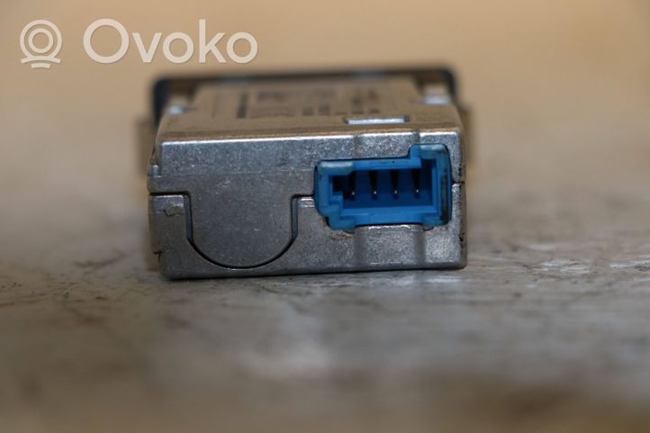 BMW M3 G80 Connecteur/prise USB 8711938