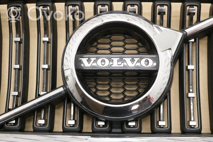 Volvo V60 Etupuskurin ylempi jäähdytinsäleikkö 32132230