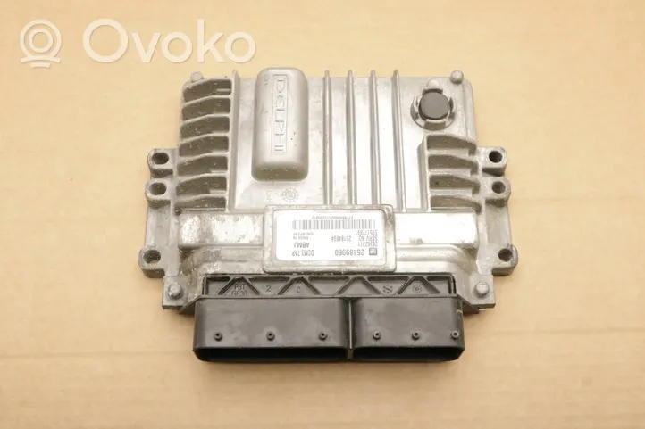 Chevrolet Cruze Dzinēja vadības bloks 25189960