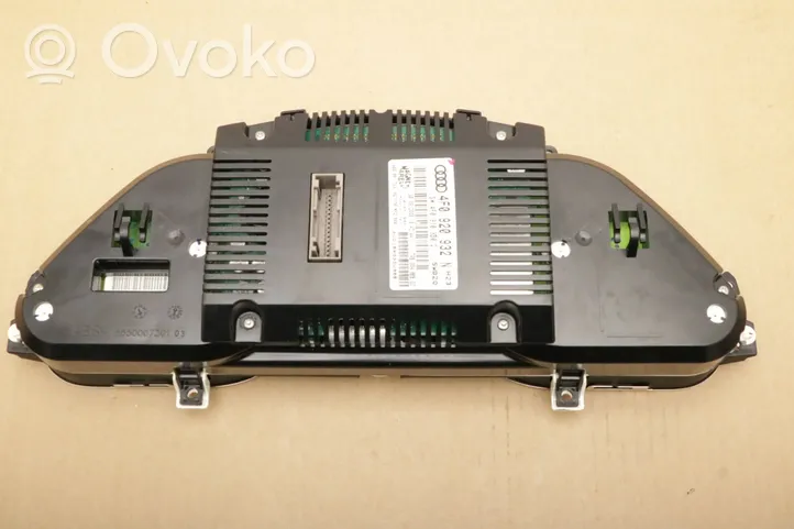 Audi RS6 C6 Compteur de vitesse tableau de bord 4F0920932N