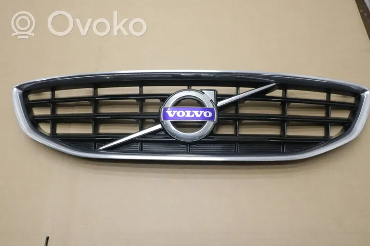 Volvo V40 Griglia superiore del radiatore paraurti anteriore 31353120