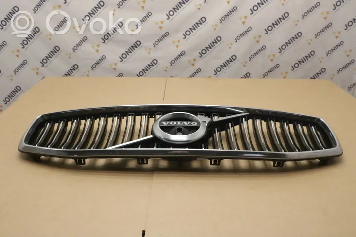 Volvo V60 Maskownica / Grill / Atrapa górna chłodnicy 32132227