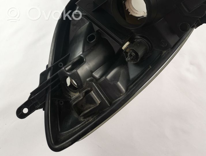 Toyota Yaris Lampa przednia 89900737