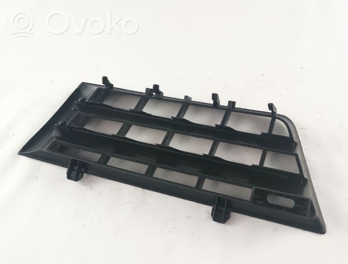 Renault Megane II Maskownica / Grill / Atrapa górna chłodnicy 8200114157