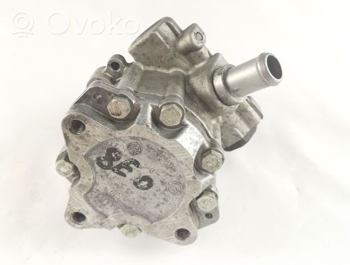 Audi A4 S4 B6 8E 8H Ohjaustehostimen pumppu 8E0145155N