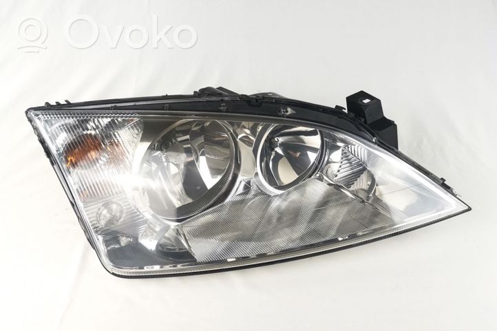 Ford Mondeo Mk III Lampa przednia 1S7113005AM