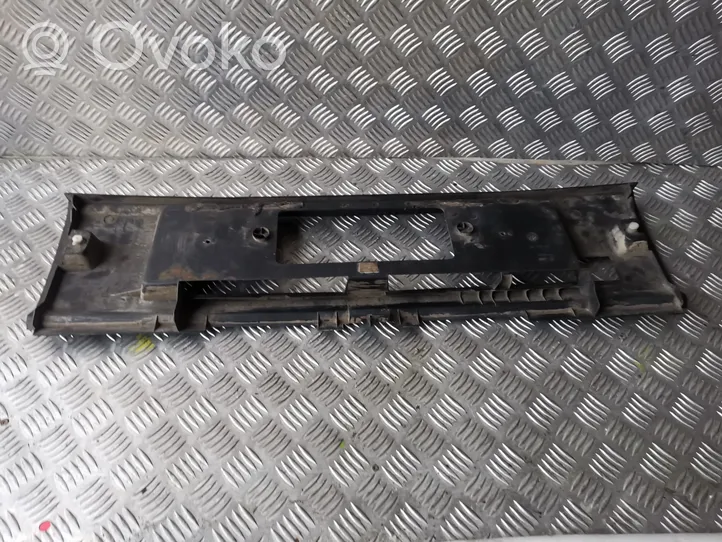 Volkswagen PASSAT B3 Takaluukun rekisterikilven valon palkki 357853489