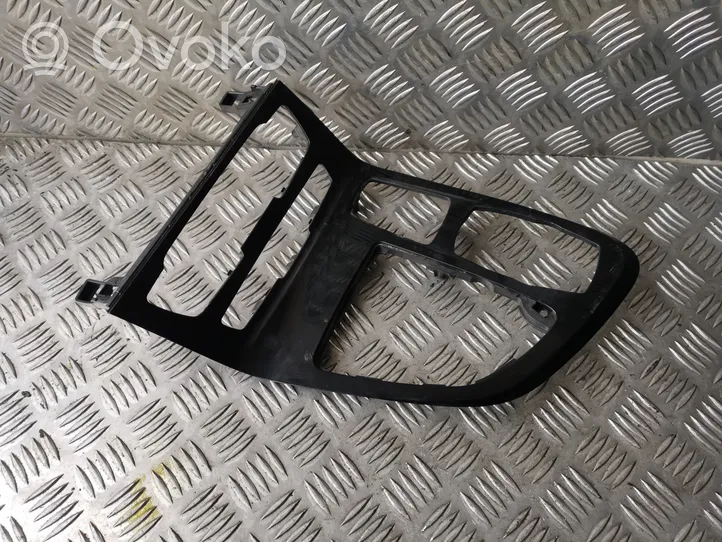 BMW 2 F45 Pavarų perjungimo svirties apdaila (plastikinė) 9287611