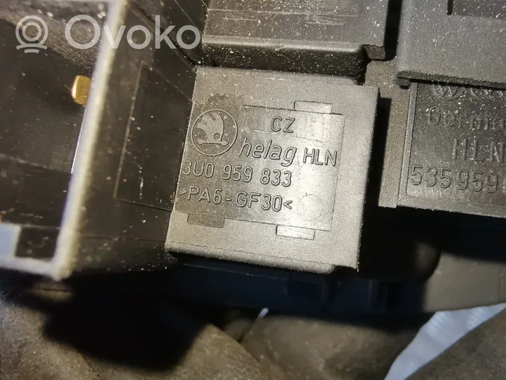 Skoda Fabia Mk2 (5J) Zestaw przełączników i przycisków 3U0959831