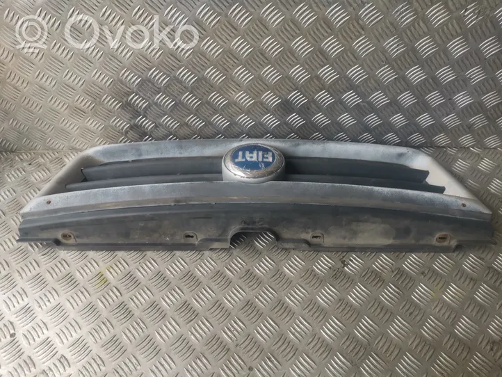 Fiat Ducato Etupuskurin ylempi jäähdytinsäleikkö LS132915801