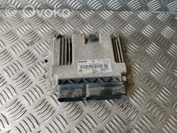 Opel Astra H Calculateur moteur ECU 0281011943