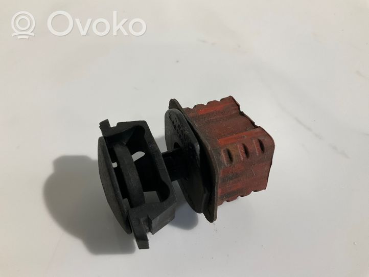 Mercedes-Benz E W211 Fixation de radiateur A2115040312