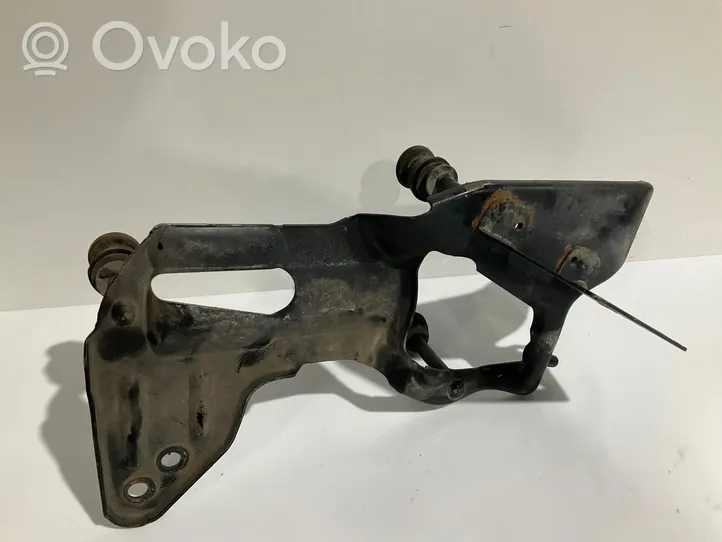 Mercedes-Benz R W251 Supporto del compressore ad aria dello pneumatico A2513210040