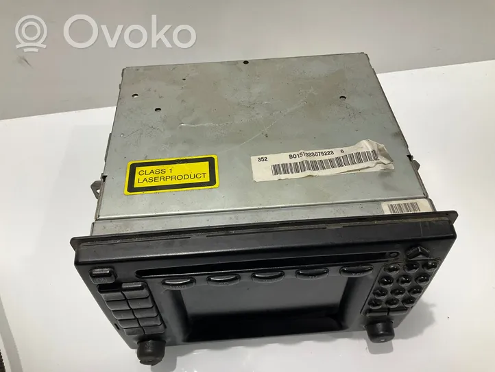 Mercedes-Benz E W210 Radio / CD/DVD atskaņotājs / navigācija A2108205689