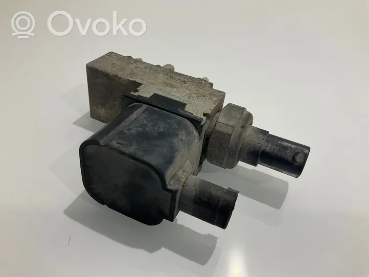 Mercedes-Benz E W211 Blocco valvola della sospensione pneumatica A2113200158