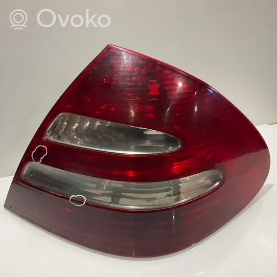 Mercedes-Benz E W211 Lampa tylna A2118200464